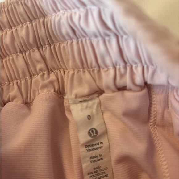 STRAWBERRY MILKSHAKE- Lululemon - Hotty Hot - High Rise 4” - Size 0 - !! 💝 - Picture 4 of 4